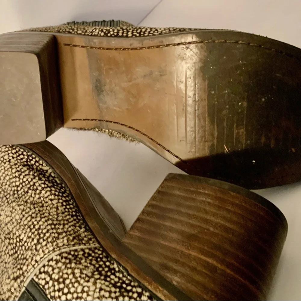 UGG..bullhide leather ankle boots - Picture 8 of 11